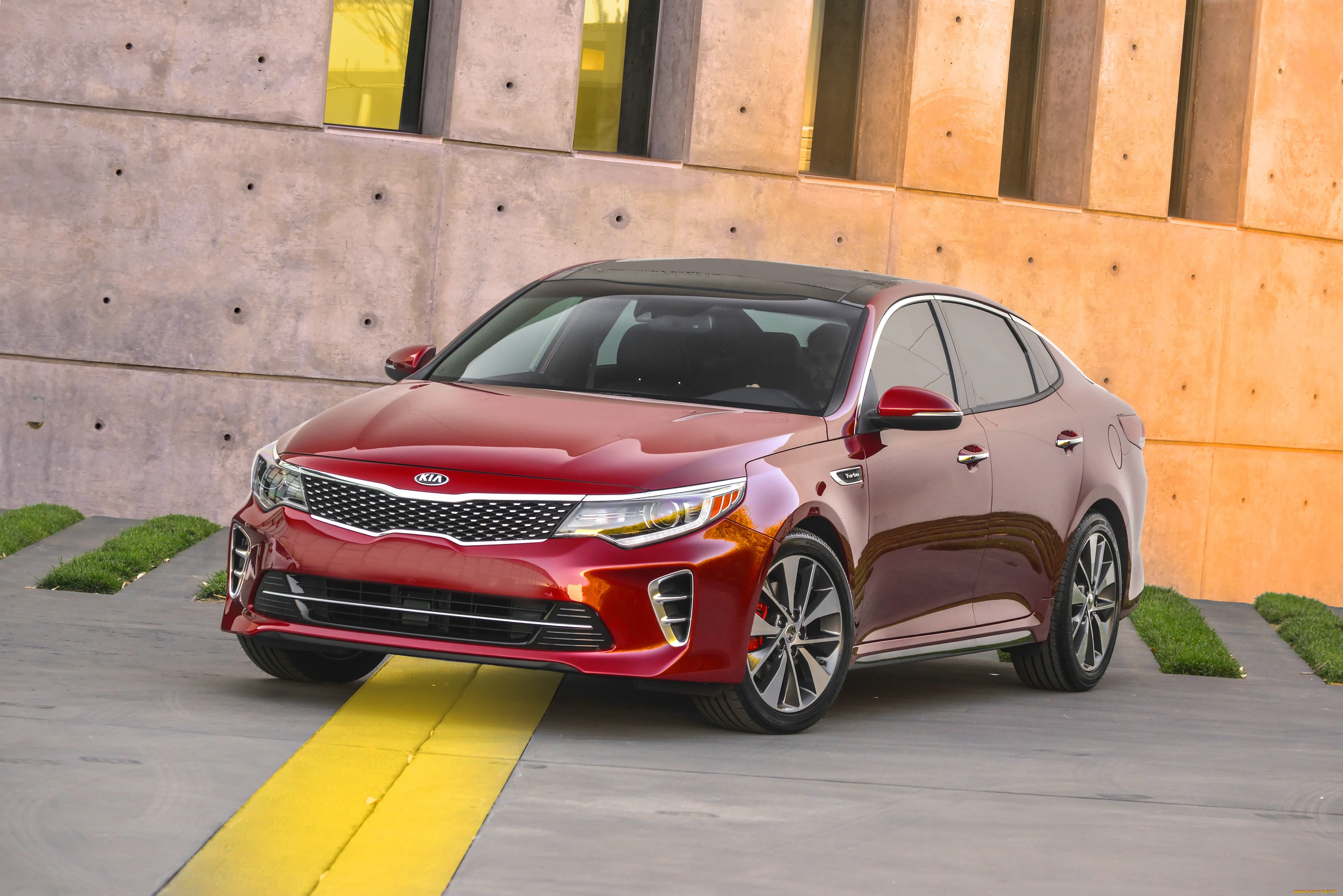 Kia Optima 2019 красная